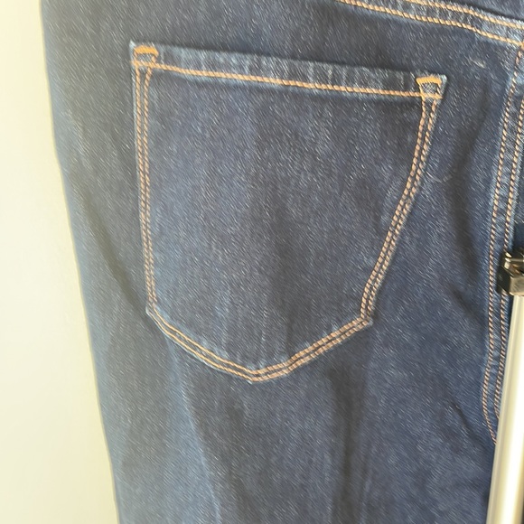 Never worn Old Navy Flare Jeans - Picture 7 of 7